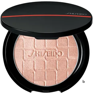鈴木えみ ベースメイク AI肌 SHISEIDO オーラデュウ プリズム イルミネーター 01