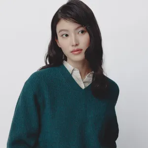 ユニクロ　UNIQLO　メンズニット　３DスフレヤーンVネックセーター　トーンアップメイク