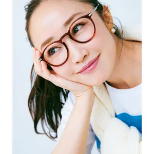 眼鏡はフレームの カーブに合わせて描くと◎