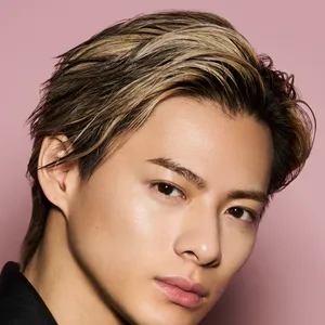 平野紫耀さん使用色「YSL ラブシャイン キャンディ グロウ バーム 44B」（他のビジュアル）