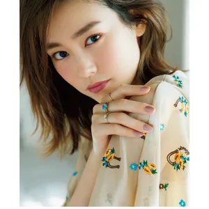 LOOK1 可憐さを秘めた 色っぽFace