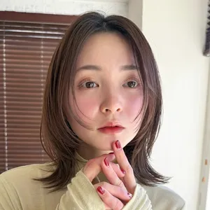 ヘアカタログ　ミディアム　ミディアムヘア　前髪なし　正面