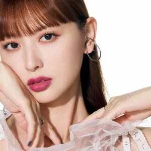 【鈴木えみさんが選ぶ春新作コスメ】アイシャドウ・リップ6選！抜け感やピンク×ブラウンが今季の気分