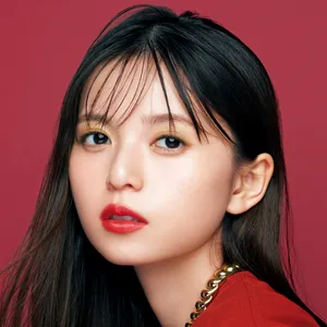 MAQUIA3月号表紙では、齋藤飛鳥さんが赤リップでドレスアップ。メイクのポイントを中野明海さんが解説