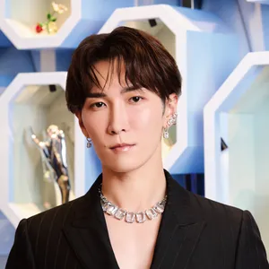 スワロフスキー　Snow Man　渡辺翔太　着用アイテム  