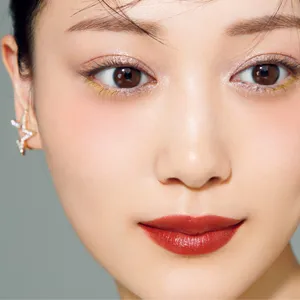 山下美月がセレクト　気になる秋コスメ