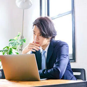 塩野瑛久さんが「エレガンス」キャンペーンモデルに就任！ 7色の秋新色リップ×7つのキスストーリーを公開