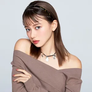 山本舞香も手軽にできると太鼓判！ レディでモードなカチューシャアレンジ