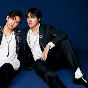 20周年を迎えた東方神起が登場。「これから踏み出す一歩一歩が新たな挑戦に」