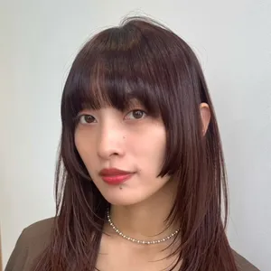 髪型　ミディアムレイヤー　ミディアムヘア　シースルーバング　正面　姫カット