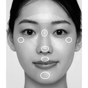 ピンポイント×顔の中心塗りで、 自然な高さと明るさを