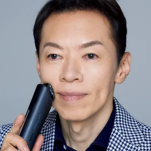 君島誉幸さんがパナソニック バイタリフト RF EH-SR85を使用している様子