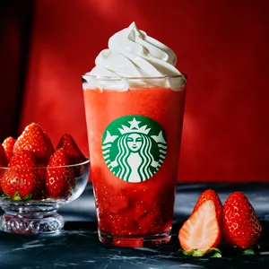 スターバックス　THE 苺 フラペチーノ®　ドリンク