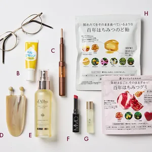 マキア　佐藤ありさ　ポーチの中身　uka　ダルバ　MiMC　EYEVAN　ベビーワセリンリップ　フェイスポインター　かっさ　のど飴