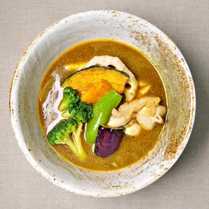 ウーバーイーツ　Uber eats 美肌　薬膳スープカレー専門店　香 　鶏もも肉と野菜の薬膳スープカレー
