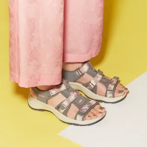 サンダルに映える【大人可愛いペディキュア】おしゃれコーデ6選 GALLERY_1_17