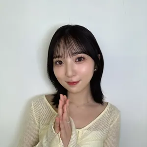 声優豊田萌絵さん　マキアオフショット　バストアップ