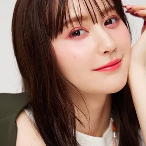 山本望叶 ピンクアイシャドウ