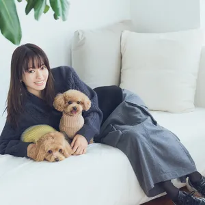 山本舞香さんが愛犬「シェリ」と「レニ」ともっと仲良く♡ vol.2