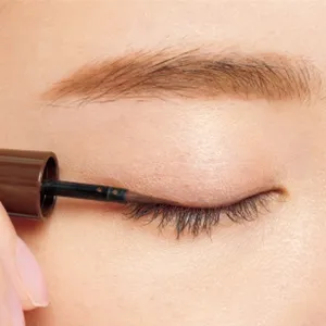 まつ毛のキワにスタンプ使い