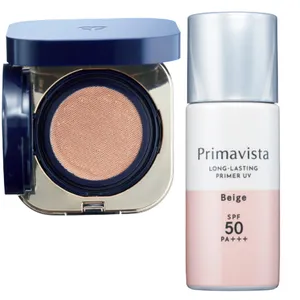 （右から）プリマヴィスタ スキンプロテクトベース〈皮脂くずれ防止〉SPF50 ベージュ SPF50・PA＋＋＋ 25ml ￥3080（編集部調べ）／花王（5/21発売）、タンクッションエクラ ナチュレル 全6色 SPF25・PA＋＋＋ 各￥11000（ケース込み）／クレ・ド・ポー ボーテ 