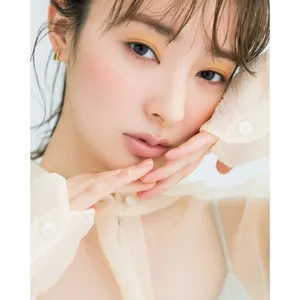 花を思わせる色遊びでモード＆ポップに