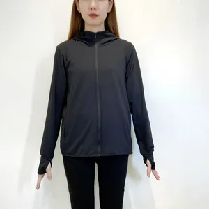 ユニクロ　エアリズムUVカットメッシュパーカ（長袖）