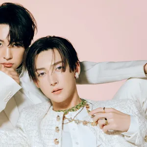 ROIROM・本多大夢さん、浜川路己さんがトレンドメイクをまとったら？ 吸い込まれそうな目元に注目