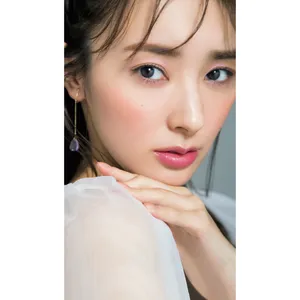 ピュアなきらめきであどけない透明感を