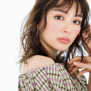 岡野瑞恵　マットチーク　ジルスチュアート