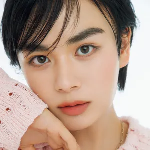 なにわ男子・大西流星さんが新作ベースを真剣セレクト。りゅちぇ的「盛れ」ベースを公開！