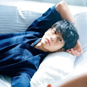 松下洸平さん登場！ 神崎 恵さんエッセイ「あの日、変わることを怖がらなかった私へ。」