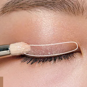 アイメイク 二重 長井かおり キワにラメをのせる