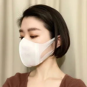 唇にあたらない不織布立体マスク3選_ユニチャーム ソフトーク 超立体マスク_着用写真