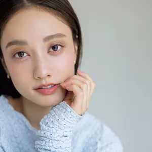 オフィスでも浮かないこなれ顔に