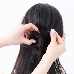 【卒業式袴ヘアアレンジ・セミロング③】S字ウェーブがモダンなハーフアップシニヨン　STEP３