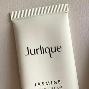 プレゼントにおすすめのハンドクリーム　ジュリーク ジャスミン ハンドクリーム