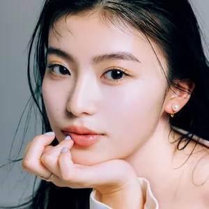 長井かおり式・美容医療級ベースメイクの極意を披露。 毛穴、くすみ、たるみを制する秘密がここに！