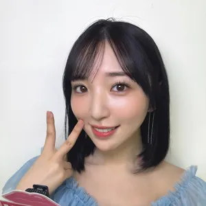 声優豊田萌絵さん　マキアオフショット　ピース