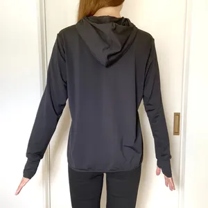 ユニクロ　エアリズムUVカットメッシュパーカ（長袖）