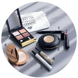 メイク直しはコンパクトな機能派コスメを活用