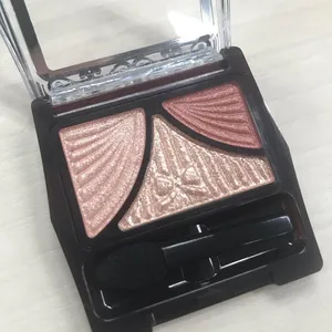 うるうるキラキラの光沢がたまらないっ！ キャンメイクの大人気アイパレットに、春新色が登場♪