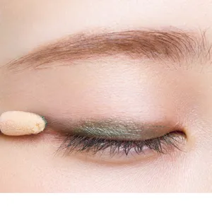 単色アイシャドウ 与田祐希　元乃木坂46 林由香里 スパイスカーキ エレガンス プレジール アイズ 17 上まぶた