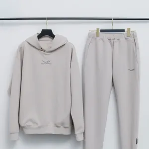 マキア　山本舞香　美活　シックスパッド　リカバリーウェア　パーカー　テーパードパンツ