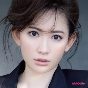 「カッコいい」こじはるメイクの秘訣を解説