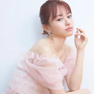 女優・山本舞香のプライベートのヘア＆メイクは？ キレイの秘密に迫る『山本舞香100問100答』Vol.2