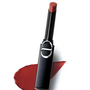 小嶋陽菜が2025年秋新色から選んだ落ちにくいリップ Dior ルージュ ディオール オン ステージ 425