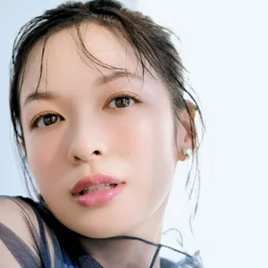 お洒落度を上げるならツヤピンクリップ一択！ 透明感高まるメイクテクを伝授