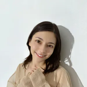 声優 Lynn バストアップ 微笑み