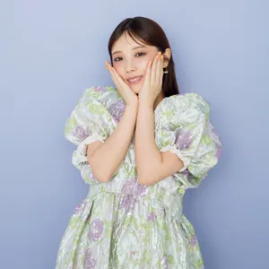 与田祐希さん、今気になるメイクは「透け感リップとパープルアイ」。リピ買いコスメもご紹介！